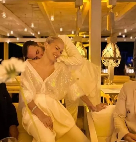 Burcu Esmersoy İtalya'da evlendi!